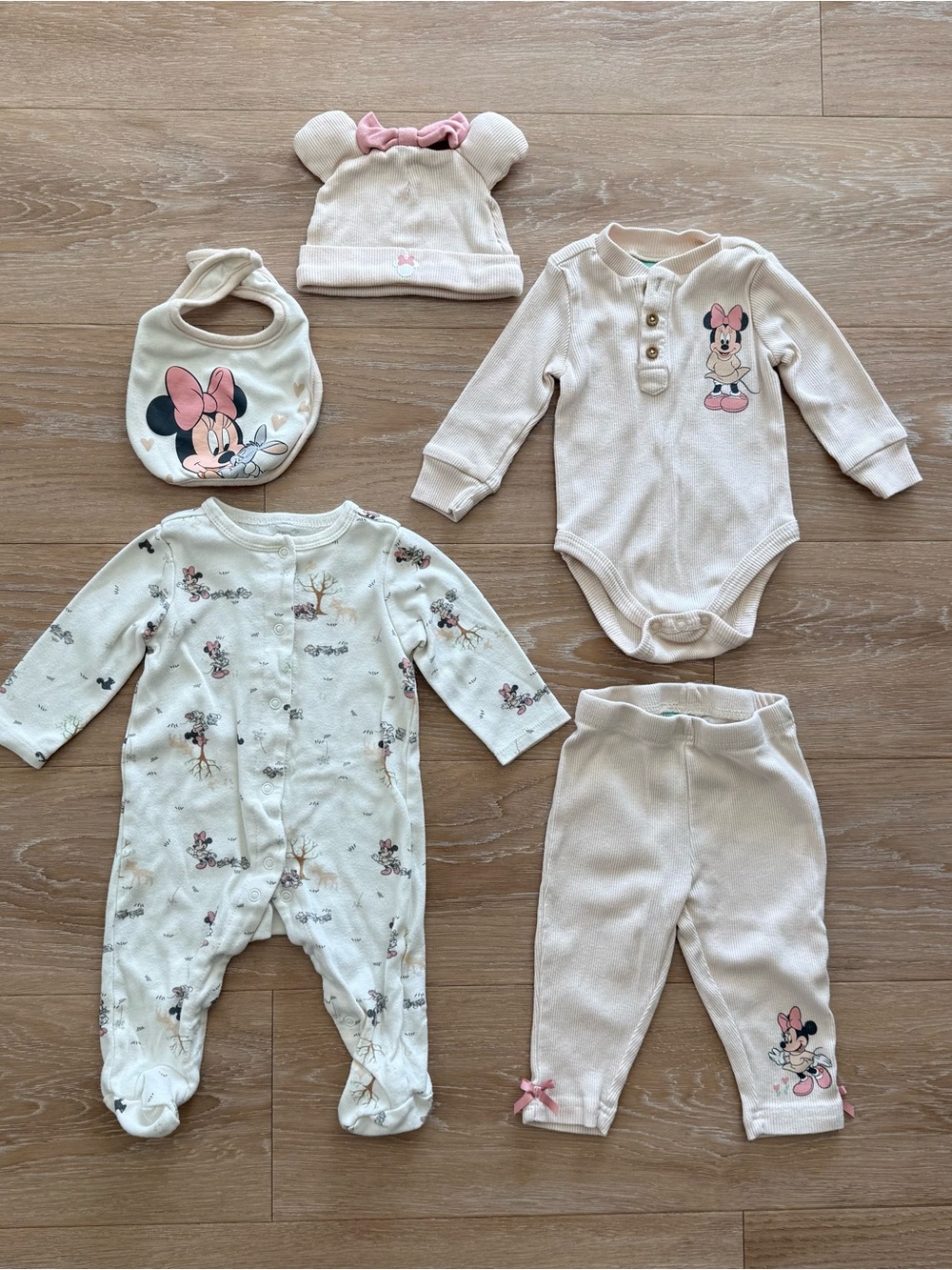 Disney Minnie 5-piece Sleep-N-Play set